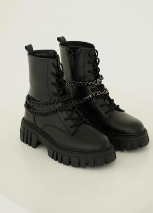 Черевики чоботи