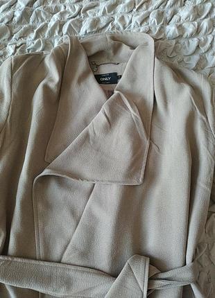 Річний тренч, размерѕ 2