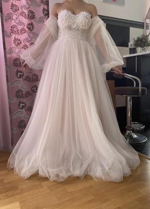 Легка весільна сукня