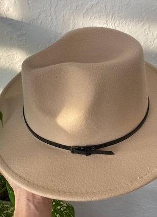 Бежевого цвета шляпка в стиле maison michel1 фото