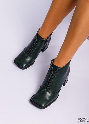 Кожаные экстравагантные ботильоны натуральная кожа изумрудные ботинки на каблуке