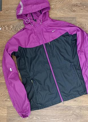 Легенька курточка-вітрівка nike для бігу