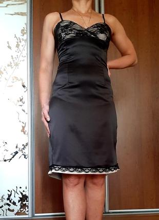 Коктельное платье из стрейчевого атласа в бельевом стиле