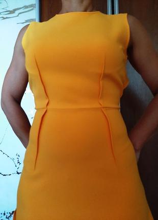 Яскраво-жовте красиве плаття з відкритою спиною8 фото