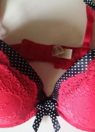 Бюстгалтер з пуш-апом в ідеалі.дорога серія