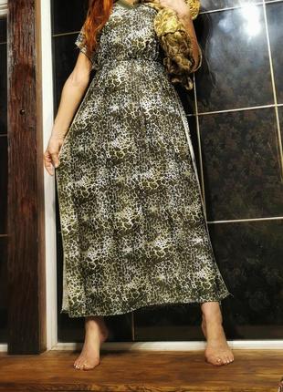 Платье трикотажное стрейч в анималистический принт пятна макси длинное прямое оверсайз3 фото