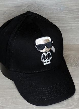 Кепка черного цвета