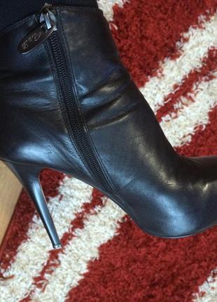 Кожаные ботильоны