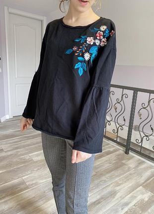 Кофта з вишивкою s-m