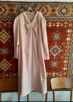 Платье бежевое с длинным рукавом