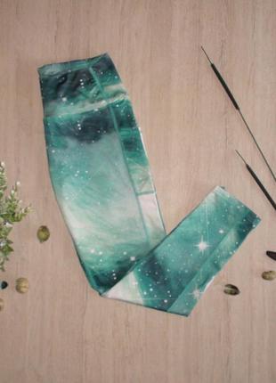 Добротные спортивные лосины sugar pocket в космический принт большого размера