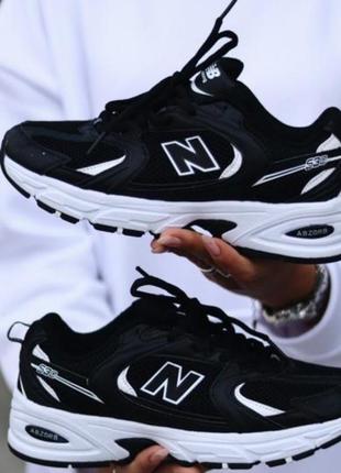 Стильные кроссовки