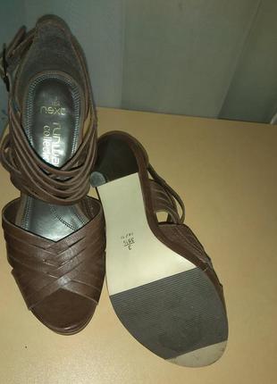 Классные кожаные босоножки.