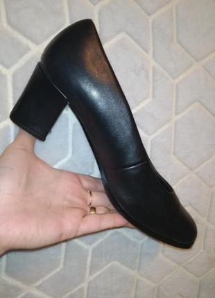 Р. 36,5-37 жіночі шкіряні туфлі човники з квадратним носком, на стійкому, широкому, товстому, квадратному каблуці