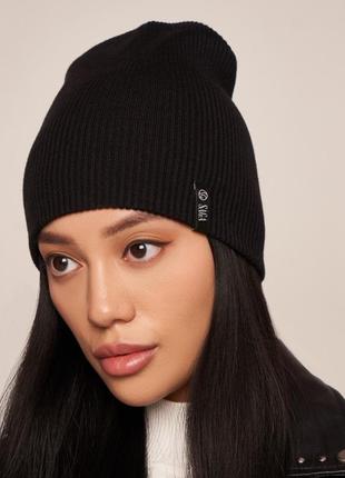 Женская весенняя черная шапка