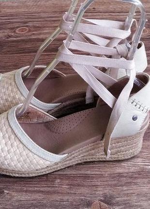 Босоножки ugg. размер 39.