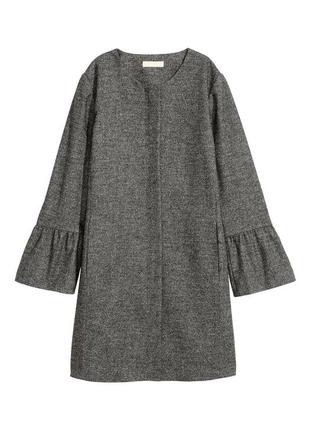 Демисезонное пальто h&m с рукавом волан.