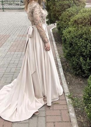 Випускне вечірнє плаття з шлейфом