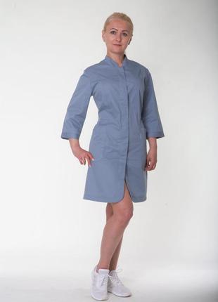 Однотонний сірий жіночий медичний халат з коміром-стійка, коттоновый 42-56