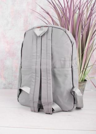 Стильный серый рюкзак с рисунком из текстиля2 фото