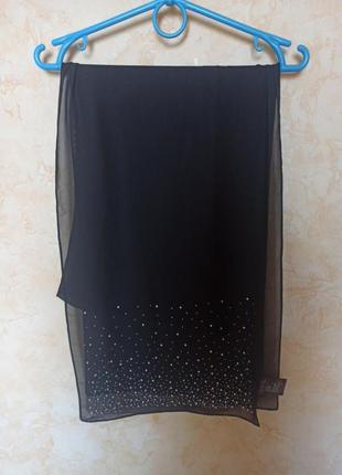 Красивый шарф с камнями