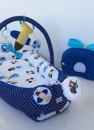 Кокон гнездышко позиционер для детей happy luna с держателем для игрушек и ортопедической подушкой