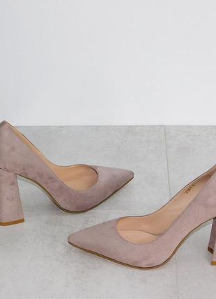 Стильные туфельки на устойчивом каблуке женские пурпурного цвета6 фото