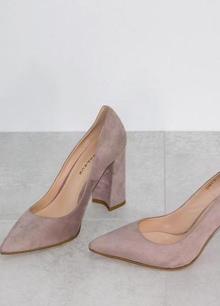 Стильные туфельки на устойчивом каблуке женские пурпурного цвета2 фото