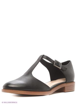 Елегантні шкіряні босоніжки clarks! виробництво камбоджа! 40 р.
