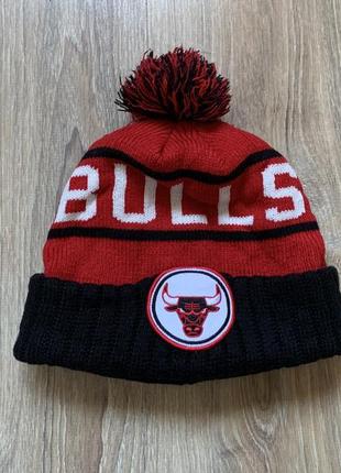 Мужская оригинальная коллекционная теплая шапка с помпоном chicago bulls7 фото