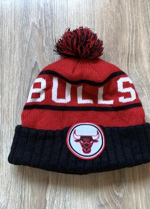 Оригінальна чоловіча колекційна тепла шапка з помпоном chicago bulls