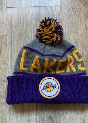 Оригінальна чоловіча колекційна тепла шапка з помпоном mitchell & ness los angeles lakers8 фото