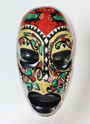 Настенная деревянная маска с перламутром маврикий