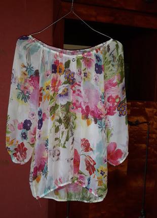 Блузка в цветах