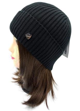 Женская черная шапка с сердцем вязаная caskona , круглая шапка черная на осень/зиму из вискозы 54-56 размер2 фото