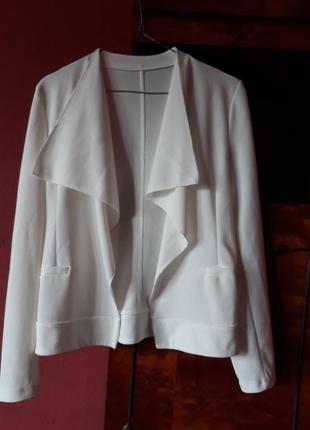 Белый  пиджак