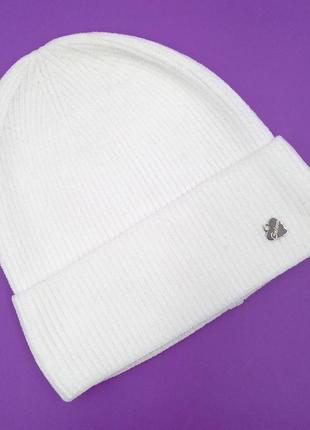 Женская шапка белая плюшевая на осень/зиму бархатная, вязаная белая шапка с сердцем из бархата 54-56 размер4 фото