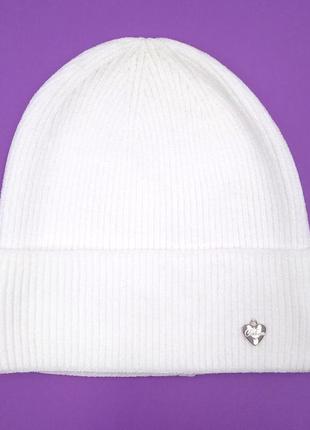 Женская шапка белая плюшевая на осень/зиму бархатная, вязаная белая шапка с сердцем из бархата 54-56 размер3 фото
