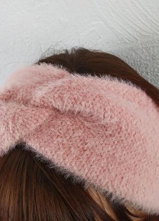 Теплая повязка на голову женская на зиму/осень цвет пудра 56 р., широкая розовая повязка чалма из ангоры норки7 фото