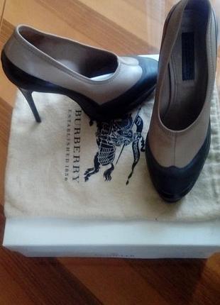 Модні осінні туфлі відомого бренду