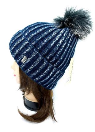 Женская теплая синяя шапка с помпоном из шерсти на зиму, вязаная зимняя темно синяя шапка блестящая с флисом2 фото
