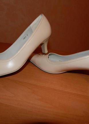 Класичні туфлі човники,устілка шкіряна.