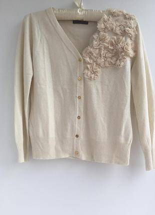 Милейшая приятная  светлая кофта кардиган, натуральный состав цветы жемчуг