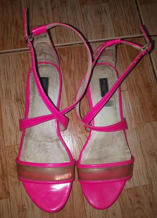 Симпатичные босоножки