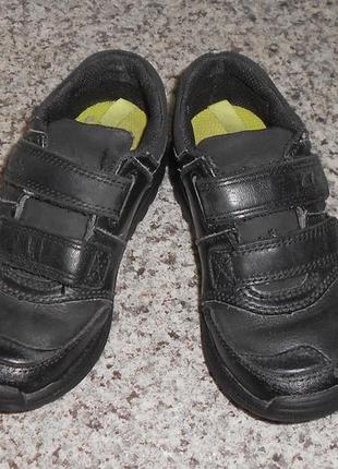 Кроссовки clarks натуральная кожа. размер 28 (стелька 18 см)