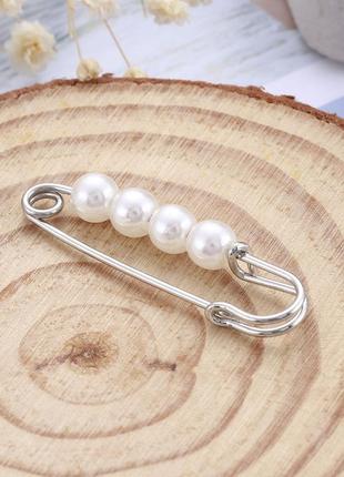 Брошь булавка с белыми бусинами