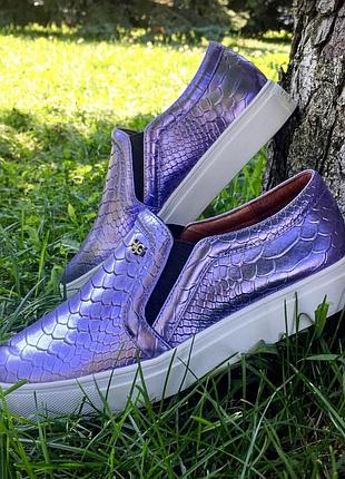 Блискучі слиппоны на платформі в наявності 🔥