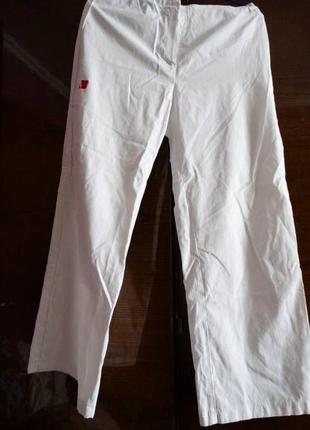 Белые спортивные штаны мягкая ткань