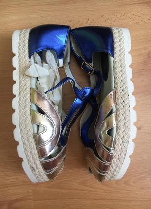 Дуже стильні босоніжки для дівчинки