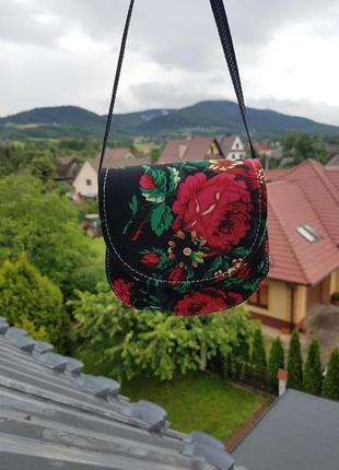Жіноча сумочка з фольклорними акцентами